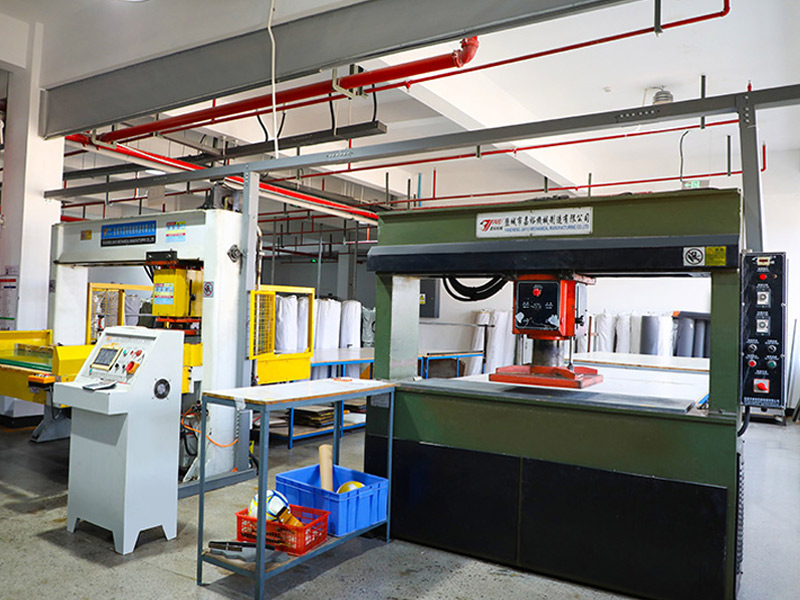 Kutting av fotballskinn